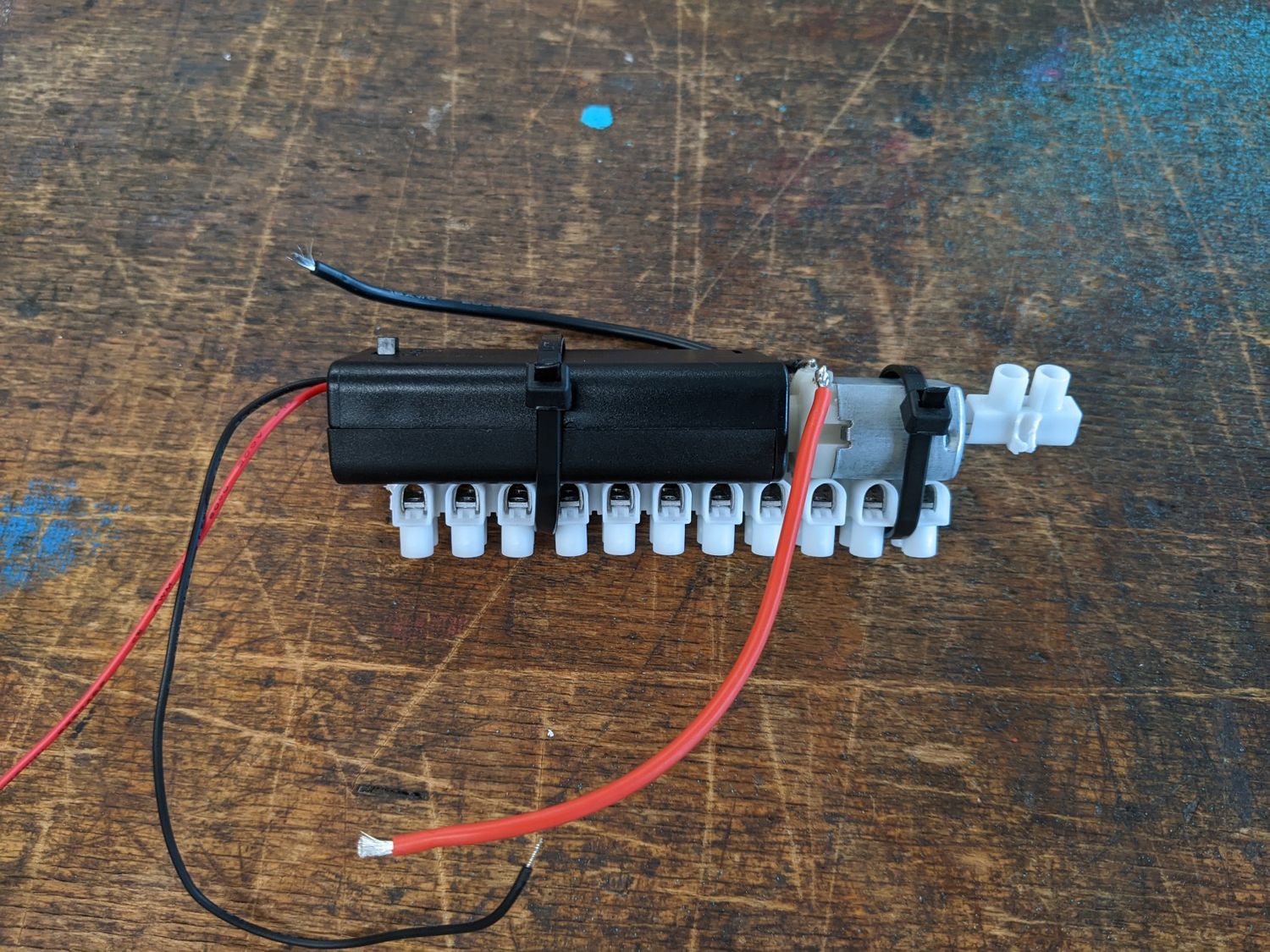 Motor auf Lüsterklemme