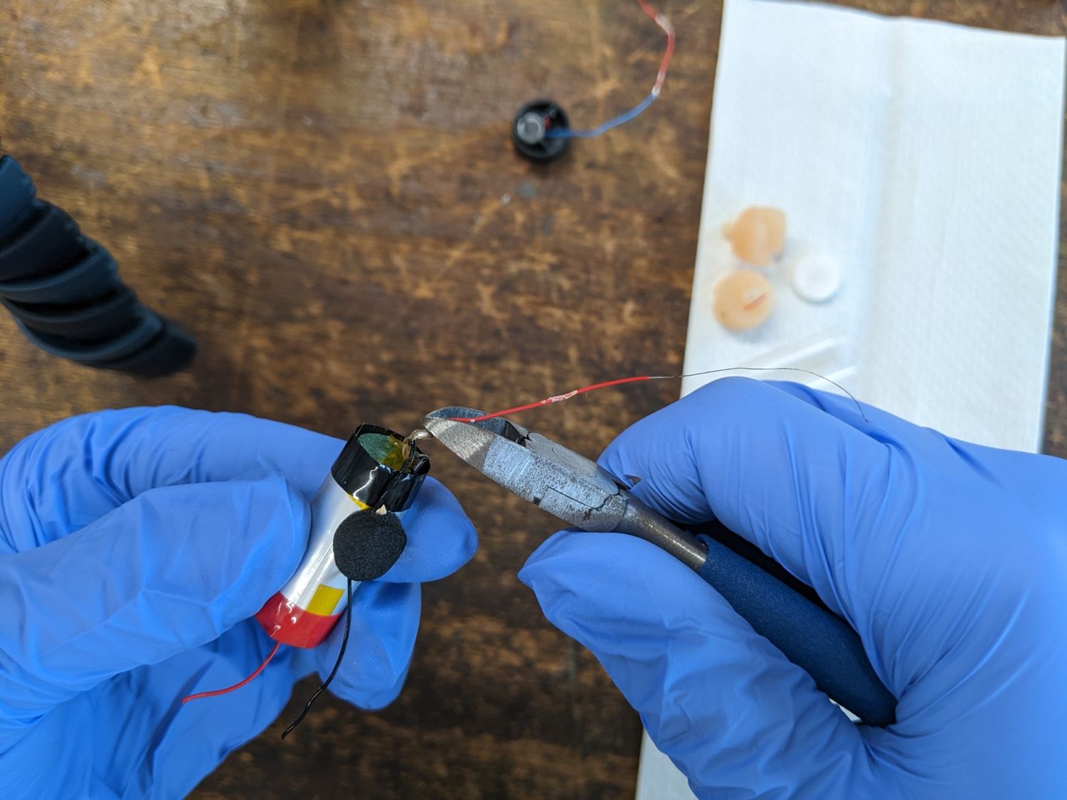 Alle kabel abschneiden