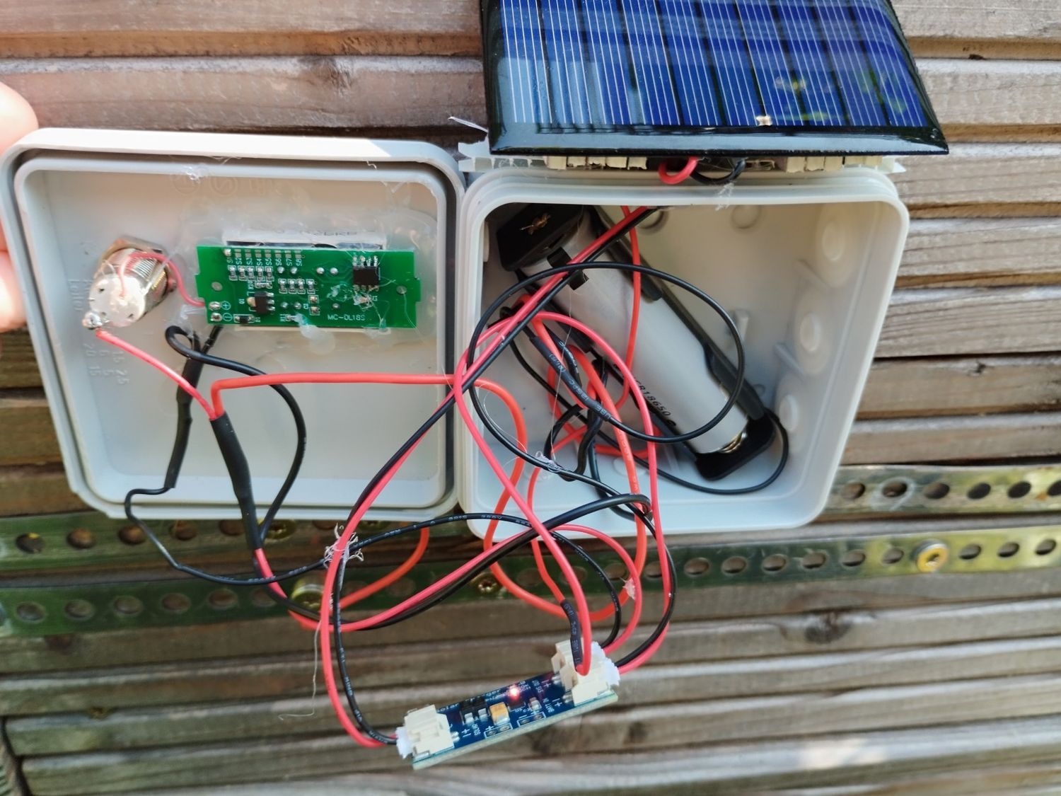 Elektrischer Schneckenzaun